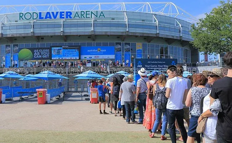 恒行6注册度小满支付精彩纷呈！小班幼儿运动会入场式惊艳亮相，手拿足球引领热情开启